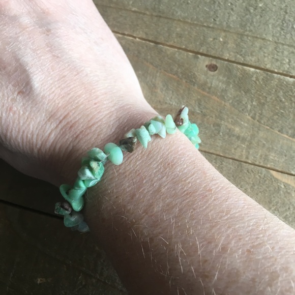 Aventurine Gemstone Chip Bracelet - Picture 2 of 4